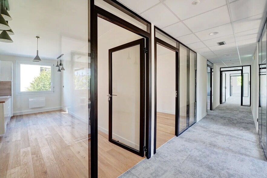 Bureau dans Cergy à louer - Photo de l’immeuble – Image 2 sur 6