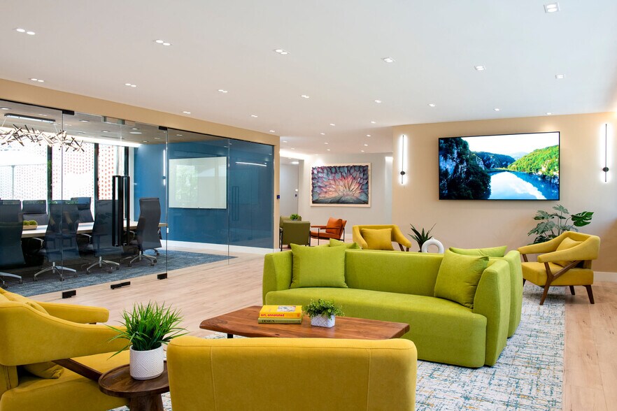 21515 Vanowen St, Canoga Park, CA à louer - Photo intérieure – Image 1 sur 21