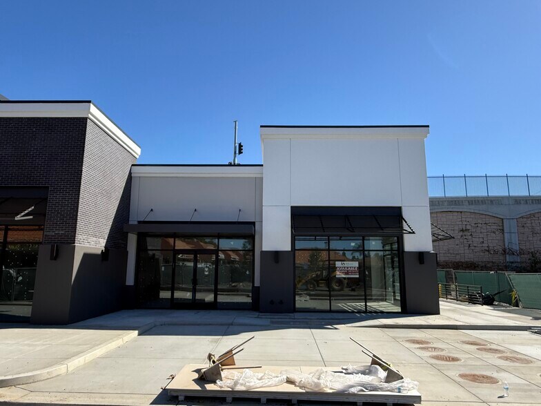 2095 E Orangethorpe Ave, Placentia, CA à louer - Photo de l’immeuble – Image 2 sur 9