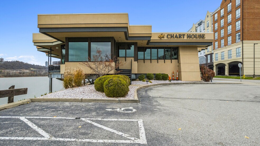 405 Riverboat Row, Newport, KY à vendre - Photo de l’immeuble – Image 1 sur 8