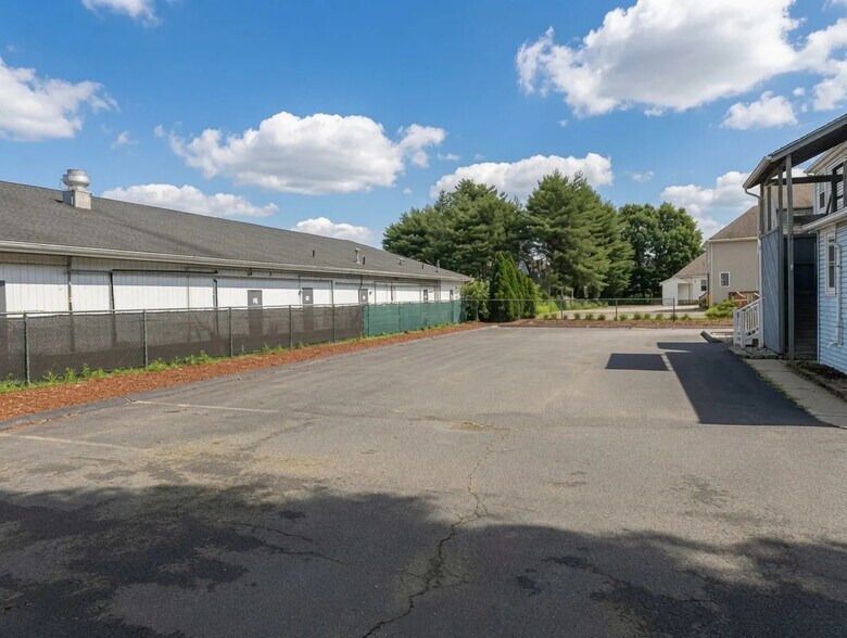 15 Concord St, Glastonbury, CT à louer - Photo de l’immeuble – Image 2 sur 8