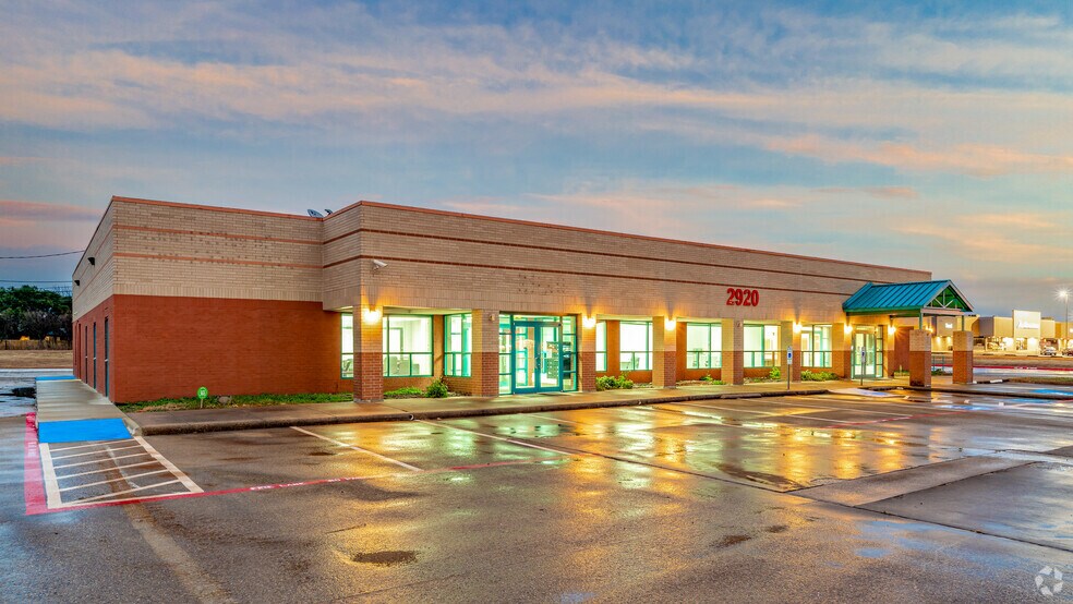 2920 Motley Dr, Mesquite, TX à louer - Photo de l’immeuble – Image 3 sur 22