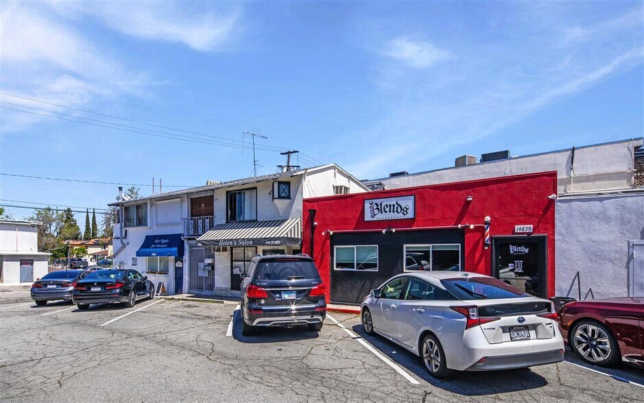Ventura & Moorpark: CFO 8/22/24 portefeuille de 2 biens à vendre sur LoopNet.fr - Photo de l’immeuble – Image 3 sur 6