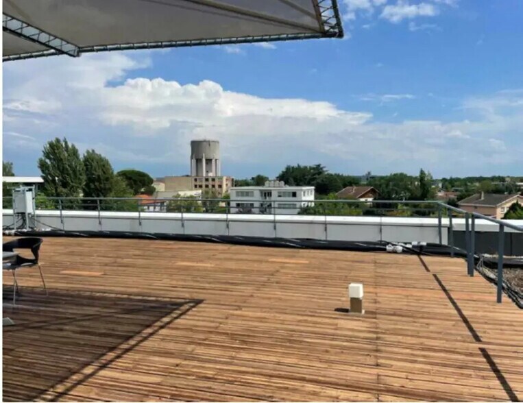 Bureau dans Dardilly à louer - Photo de l’immeuble – Image 2 sur 14