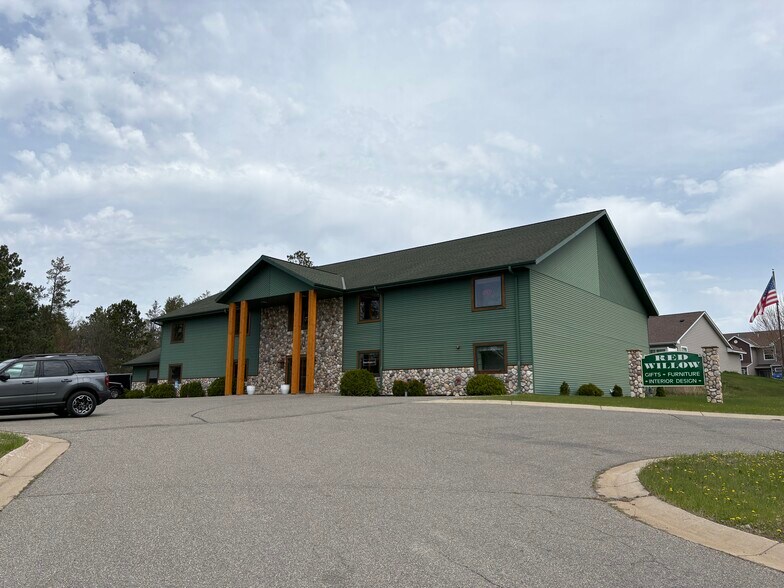 225 SE 21st St, Grand Rapids, MN à vendre - Photo de l’immeuble – Image 1 sur 69