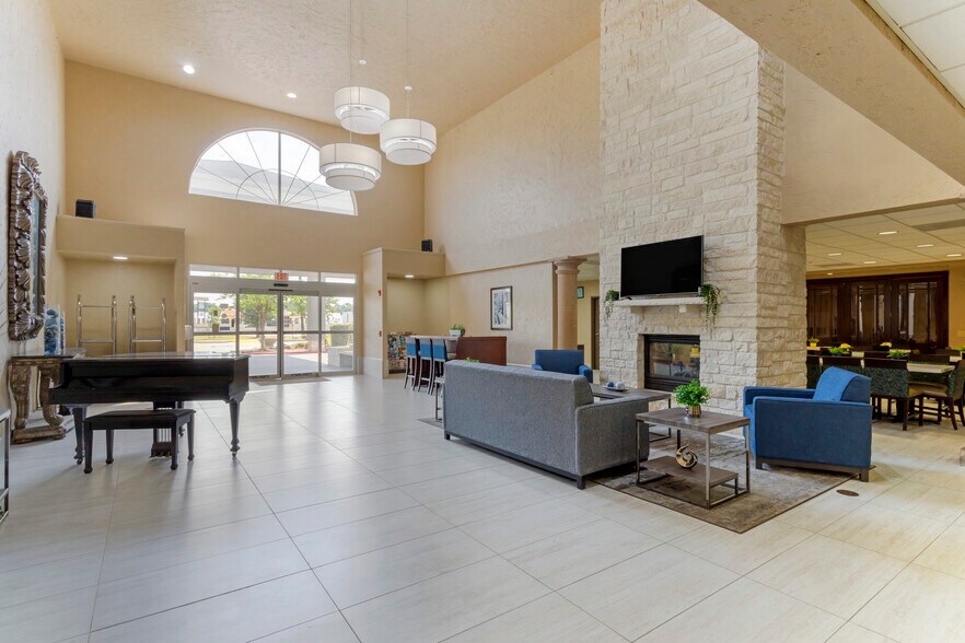 22223 Highway 59 N, Humble, TX à vendre - Hall d’entrée – Image 3 sur 5