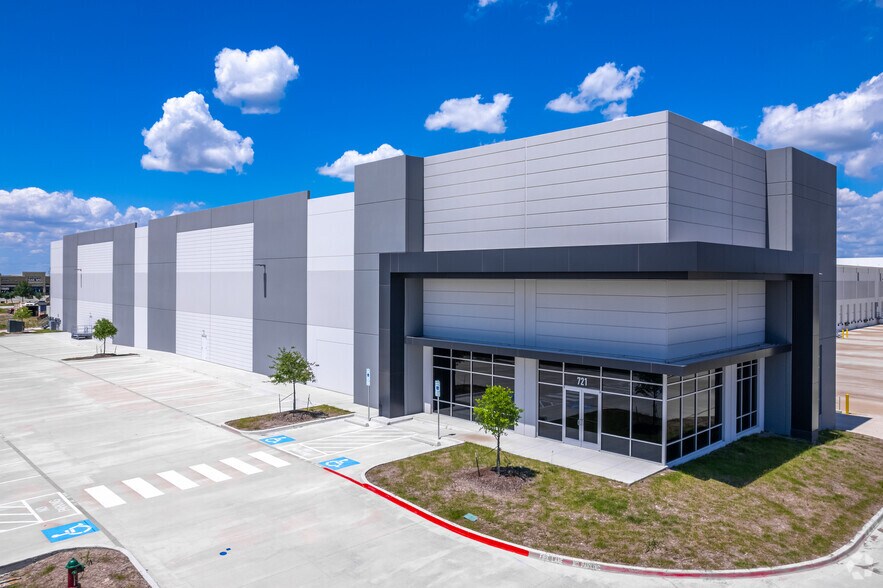 733 Ridgecrest Rd, Forney, TX à louer - Photo principale – Image 3 sur 3