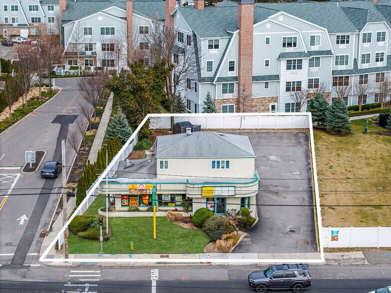 777 Broadway, Amityville, NY à vendre - Aérien – Image 3 sur 11