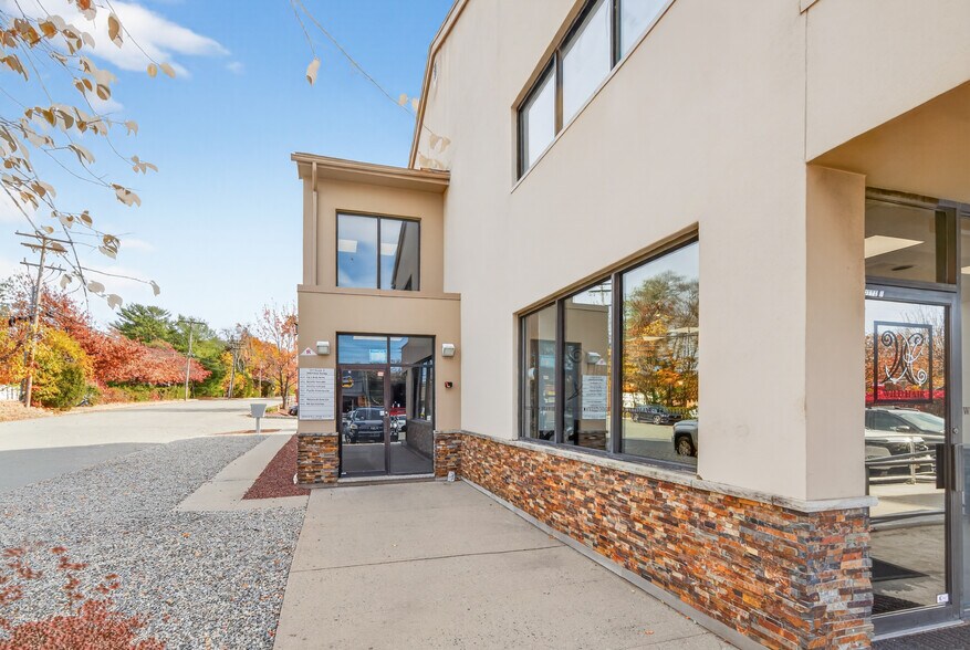 172 US Highway 9, Englishtown, NJ à louer - Photo de l’immeuble – Image 2 sur 4