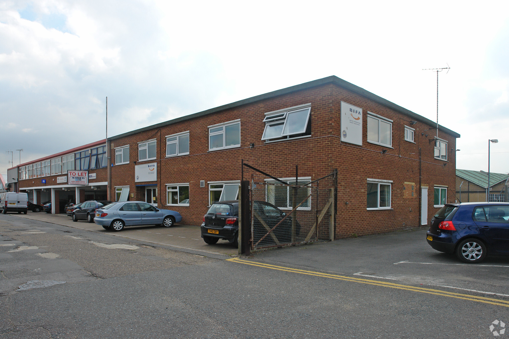 10 Browells Ln, Feltham à vendre Photo principale– Image 1 sur 5