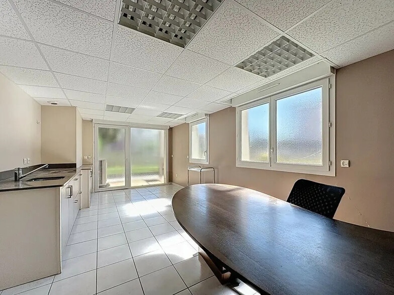 15 Allée Du Château, Mions à vendre - Photo de l’immeuble – Image 3 sur 11