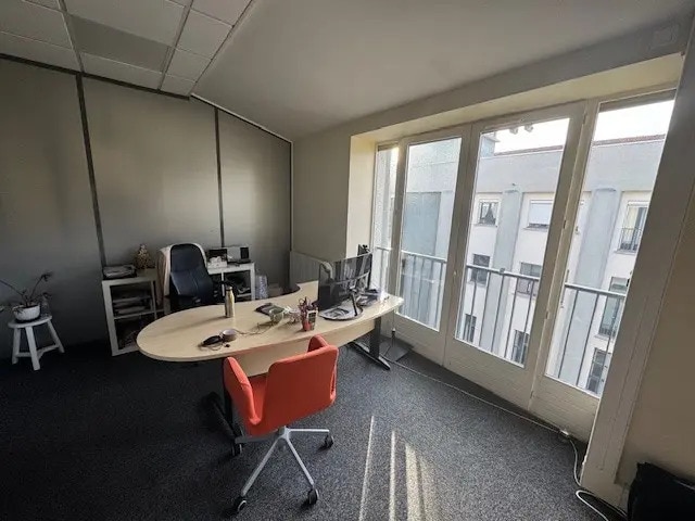 Bureau dans à vendre - Photo de l’immeuble – Image 2 sur 10