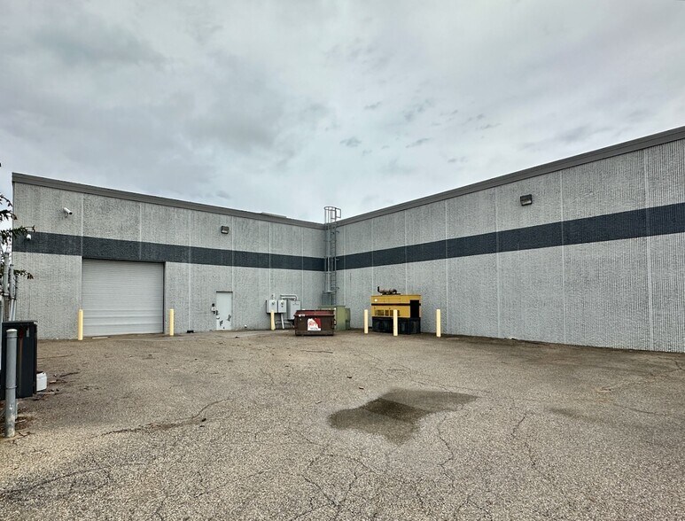 5251 E 81st St, Indianapolis, IN à louer - Photo de l’immeuble – Image 3 sur 4
