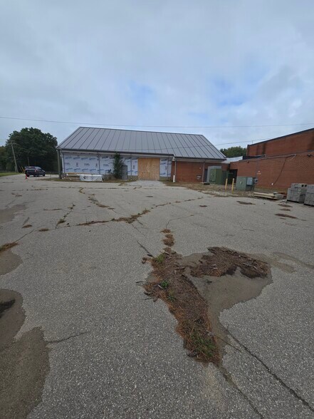 935 W M-36, Pinckney, MI à vendre - Photo de l’immeuble – Image 3 sur 4