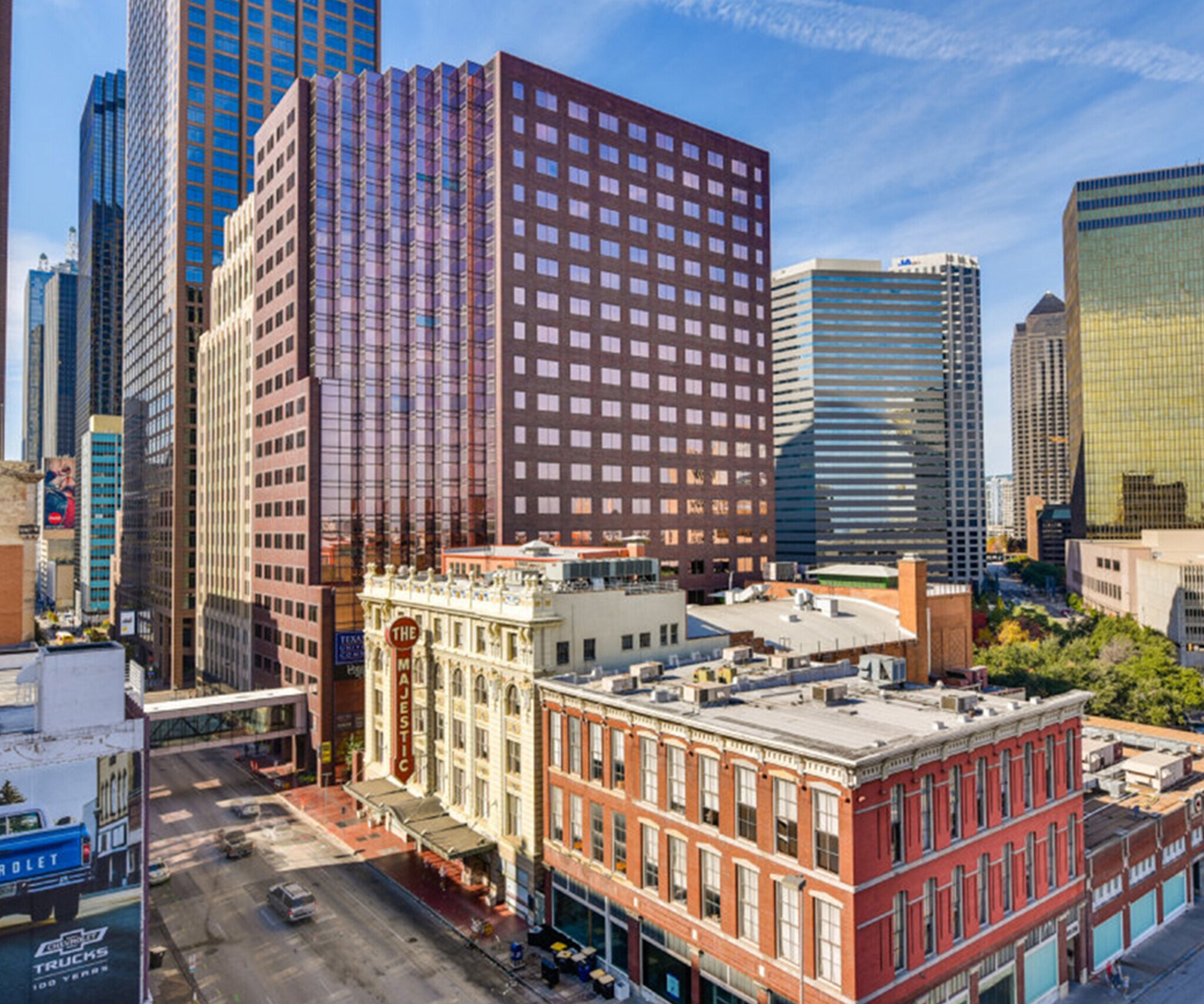 1910 Pacific Ave, Dallas, TX à louer Photo principale– Image 1 sur 10