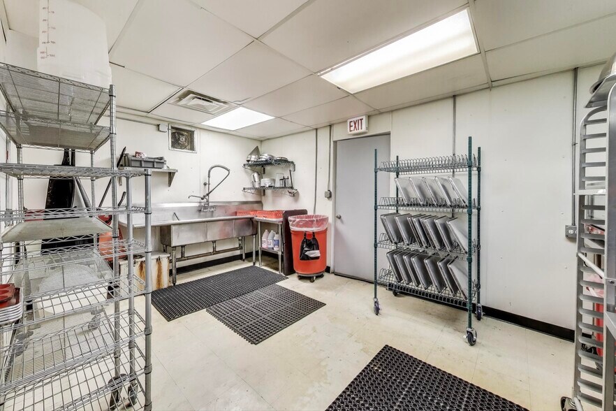 2889 N Milwaukee Ave, Chicago, IL à vendre - Photo intérieure – Image 3 sur 14