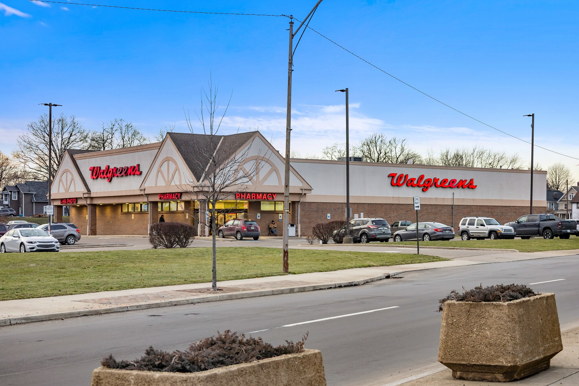 1223 Cleveland Ave NW, Canton, OH à vendre Photo principale– Image 1 sur 7