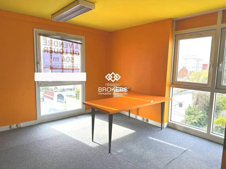 8 Place Jean Monnet, Orléans à vendre - Photo de l’immeuble – Image 3 sur 6