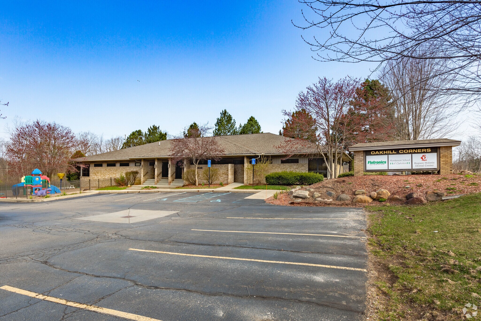 10439 Ortonville Rd, Clarkston, MI à vendre Photo principale– Image 1 sur 2
