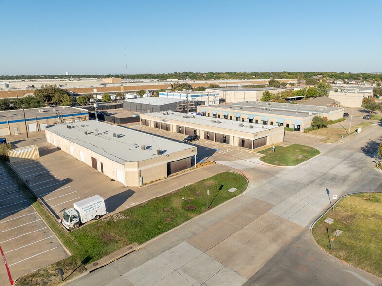 1452 Halsey Way, Carrollton, TX à vendre - Photo de l’immeuble – Image 2 sur 3