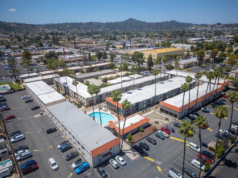 233 N Mollison Ave, El Cajon, CA à vendre - Photo de l’immeuble – Image 3 sur 17