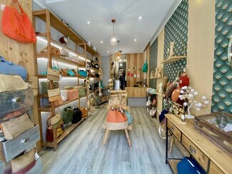 Plus de détails pour Local commercial à louer