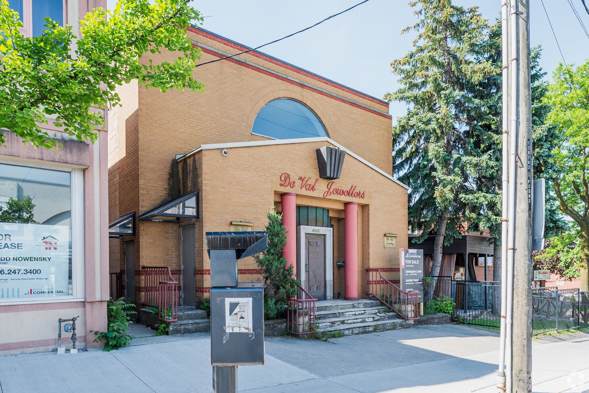 2547 Eglinton Ave W, Toronto, ON à vendre Photo principale– Image 1 sur 8