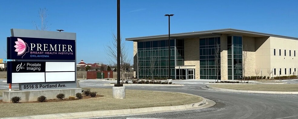 8516 S Portland Ave, Oklahoma City, OK à louer - Photo de l’immeuble – Image 1 sur 41