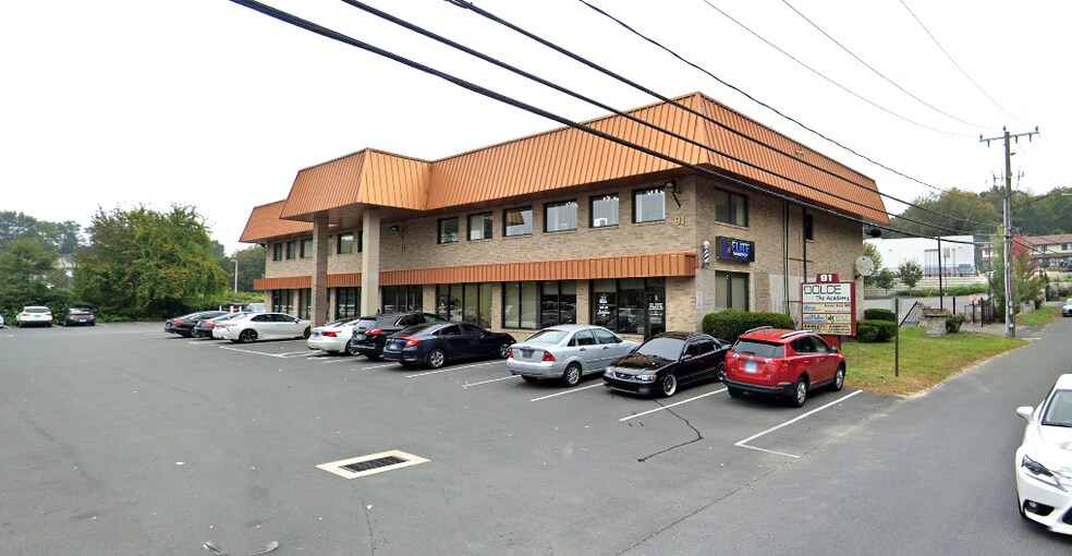 91 Schraffts Dr, Waterbury, CT à louer - Photo de l’immeuble – Image 1 sur 1