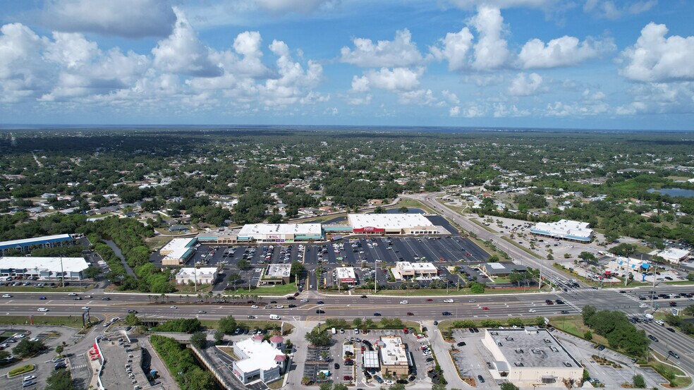 1825 Tamiami Trl, Port Charlotte, FL à louer - Photo de l’immeuble – Image 3 sur 13