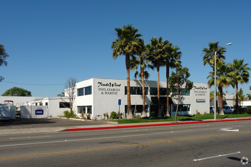 1945 Placentia Ave, Costa Mesa, CA à louer - Photo de l’immeuble – Image 2 sur 2