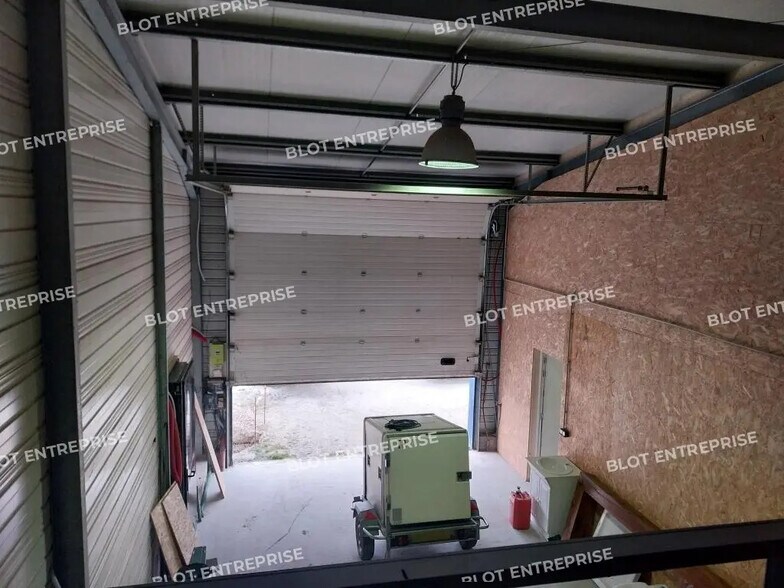 Local d’activités dans Arzal à louer - Photo de l’immeuble – Image 2 sur 4