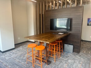 640 N Vel R Phillips Ave, Milwaukee, WI à louer Photo intérieure– Image 2 sur 4