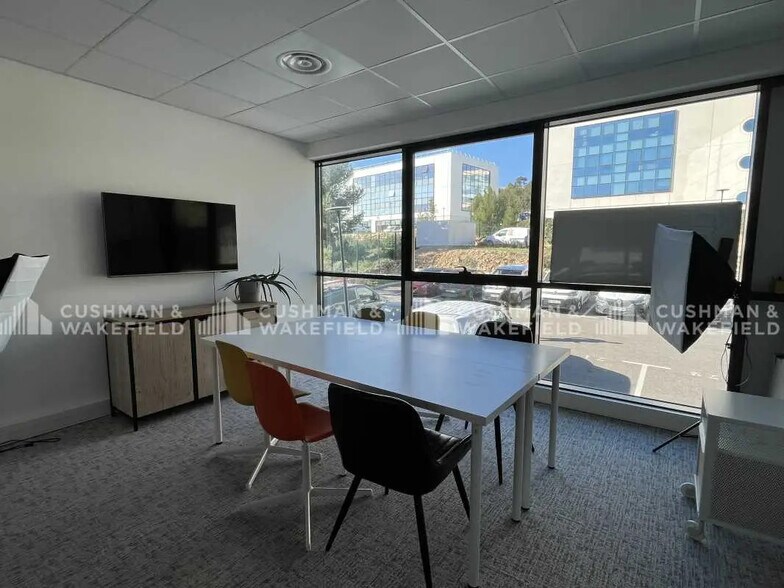 392 Avenue Des Genévriers, La Ciotat à louer - Photo de l’immeuble – Image 2 sur 13