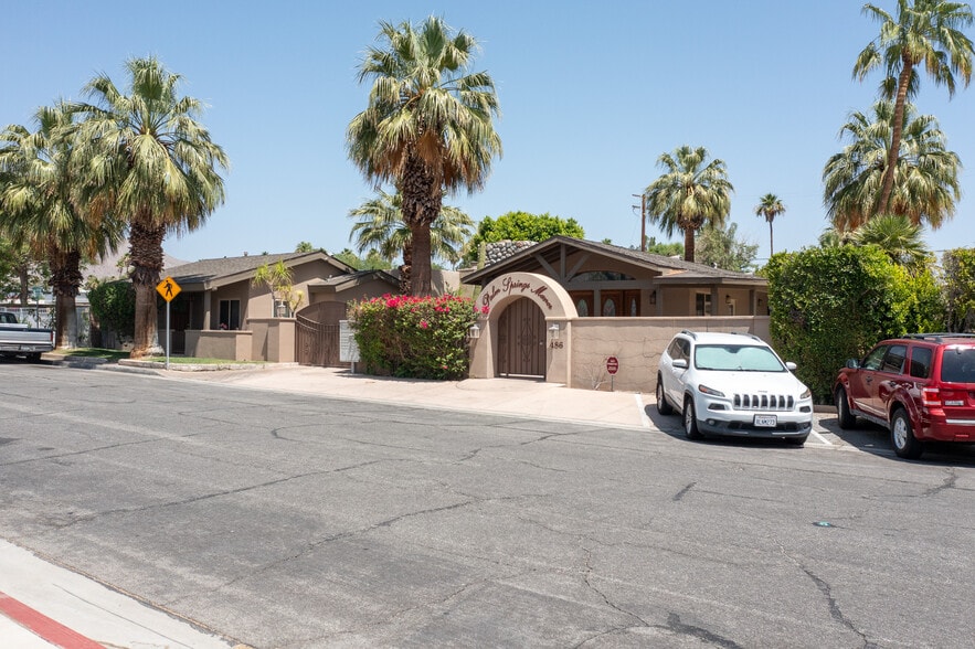 486 E Mel Ave, Palm Springs, CA à vendre - Photo de l’immeuble – Image 2 sur 9