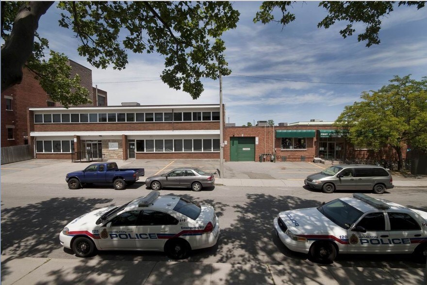 135 Rebecca St, Hamilton, ON à louer - Photo de l’immeuble – Image 2 sur 7