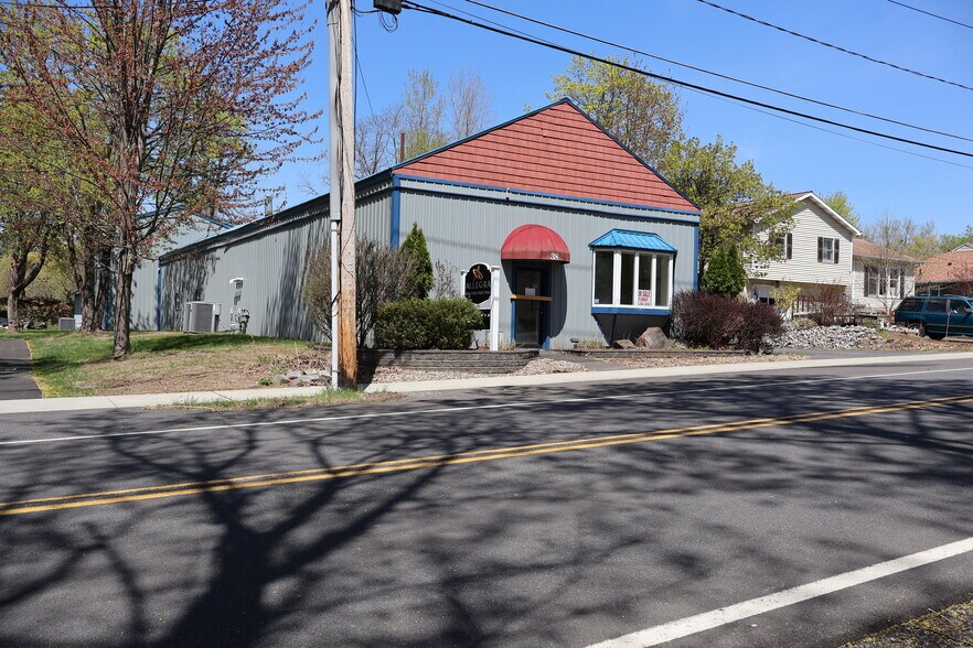 38 Hudson Ave, Delmar, NY à vendre - Photo de l’immeuble – Image 1 sur 5