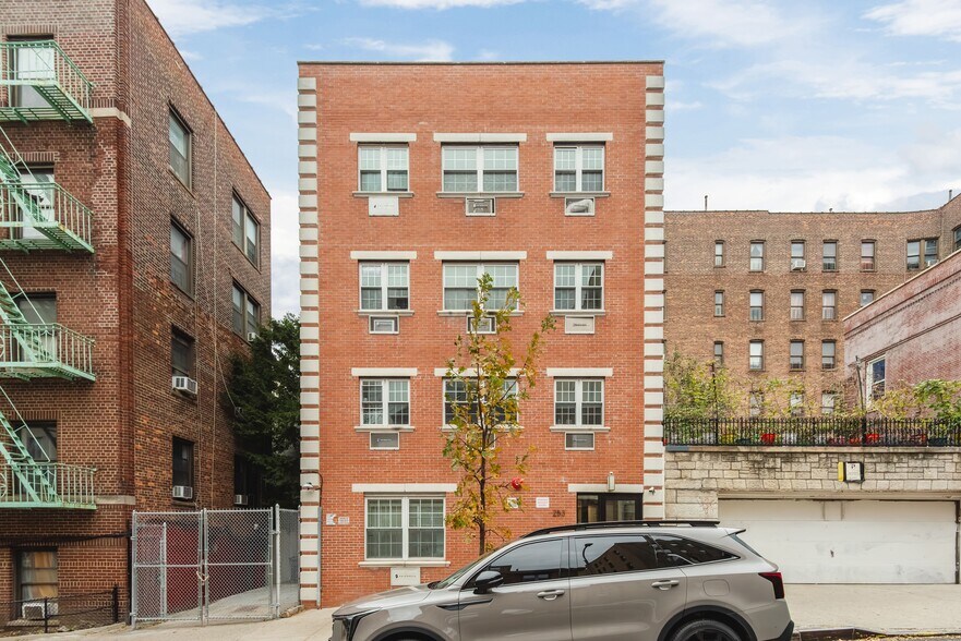 253 E 206th St, Bronx, NY à vendre - Photo de l’immeuble – Image 2 sur 30