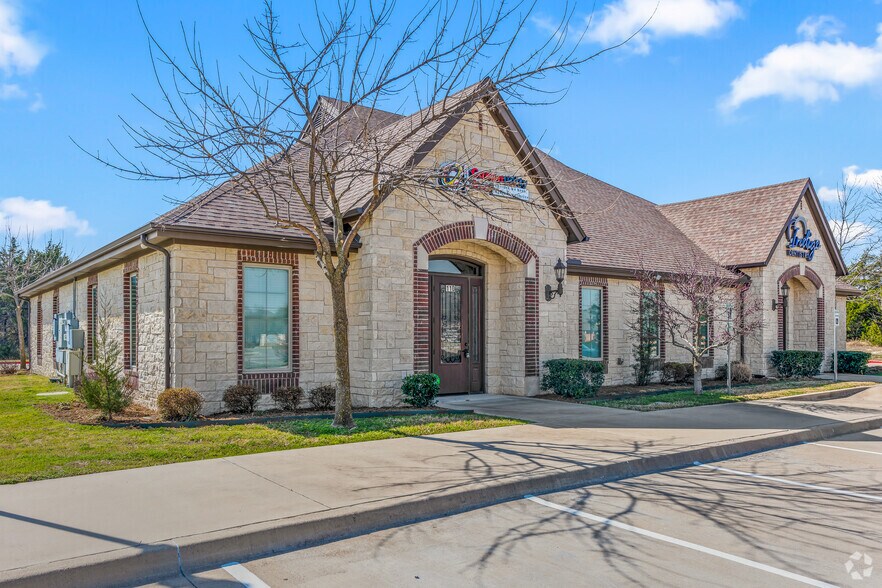 918 E Pleasant Run Rd, Cedar Hill, TX à louer - Photo principale – Image 1 sur 20