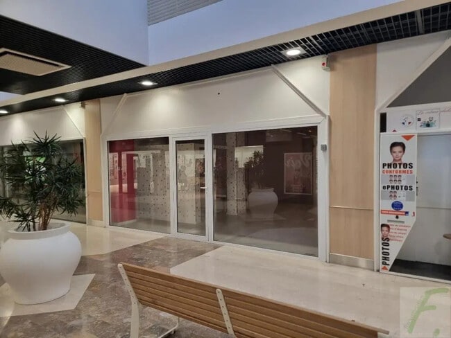 Plus de détails pour Local commercial à louer