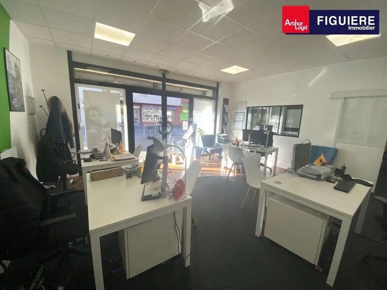 Local commercial dans Salon-de-Provence à vendre - Photo de l’immeuble – Image 2 sur 12