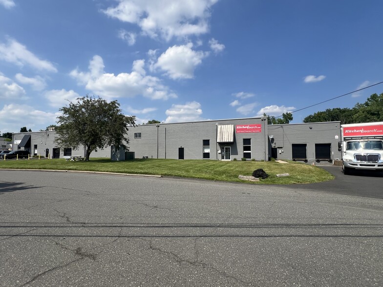 1296 Adams Rd, Bensalem, PA à louer - Photo de l’immeuble – Image 2 sur 5