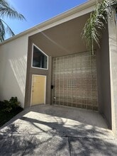 3010-3021 SW 28th Ln, Miami, FL à louer Photo de l’immeuble– Image 1 sur 7
