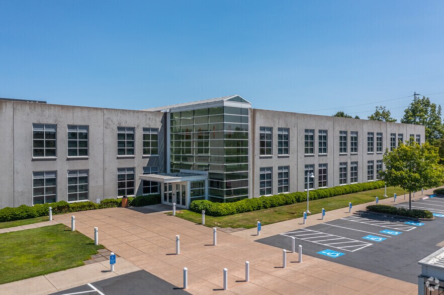 555 International Way, Springfield, OR à louer - Photo de l’immeuble – Image 2 sur 5