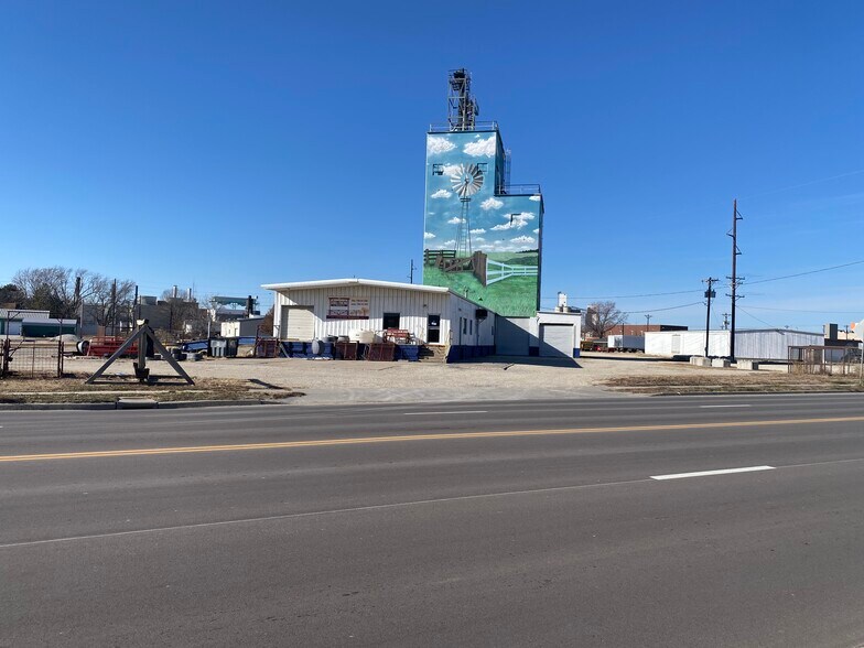 515 6th St, Clay Center, KS à vendre - Photo de l’immeuble – Image 1 sur 9
