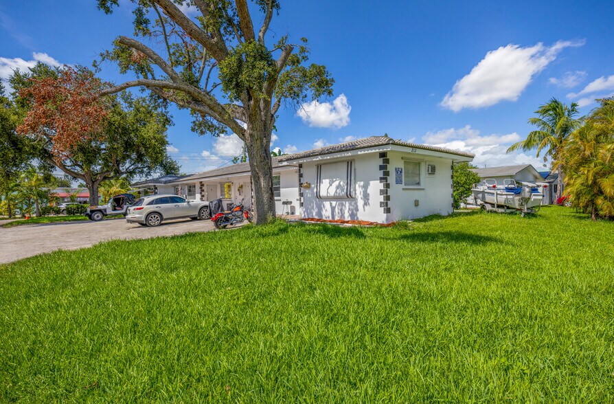 213 SE Park St, Dania, FL à vendre - Photo de l’immeuble – Image 2 sur 22