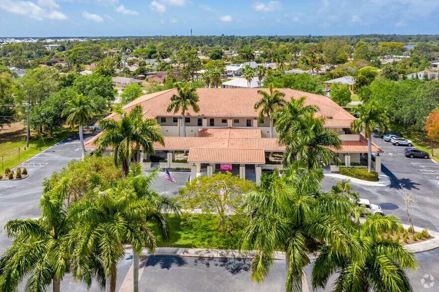 4330 Tamiami Trl E, Naples, FL à louer - Photo de l’immeuble – Image 2 sur 7