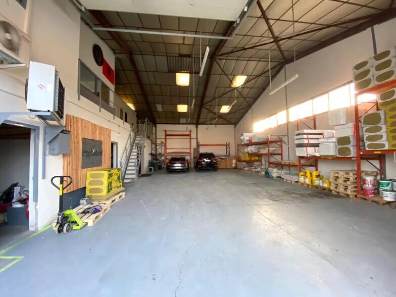 Local d’activités dans Grigny à louer - Photo intérieure – Image 2 sur 9