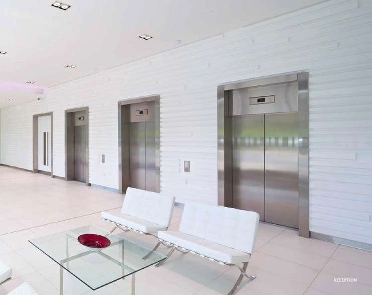 610-624 Chiswick High Rd, Londres à louer - Hall d’entrée – Image 3 sur 4