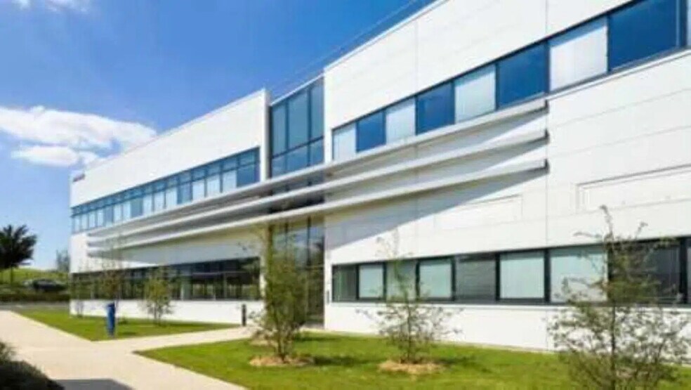 21/23 Rue Du Petit Albi, Cergy à louer - Photo de l’immeuble – Image 2 sur 45